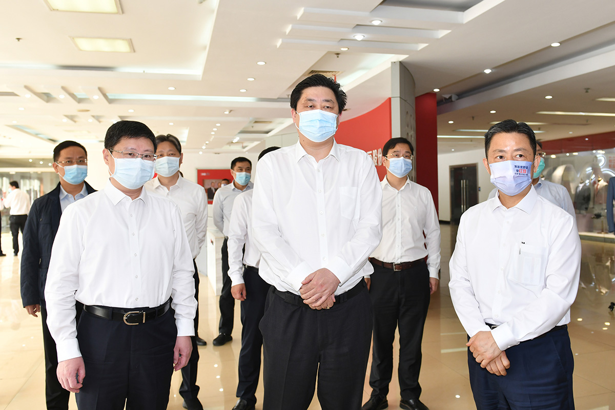 4月12日，无锡市市长赵建军带队深入永乐高集团，专题调研疫情防控和复工复产工作。